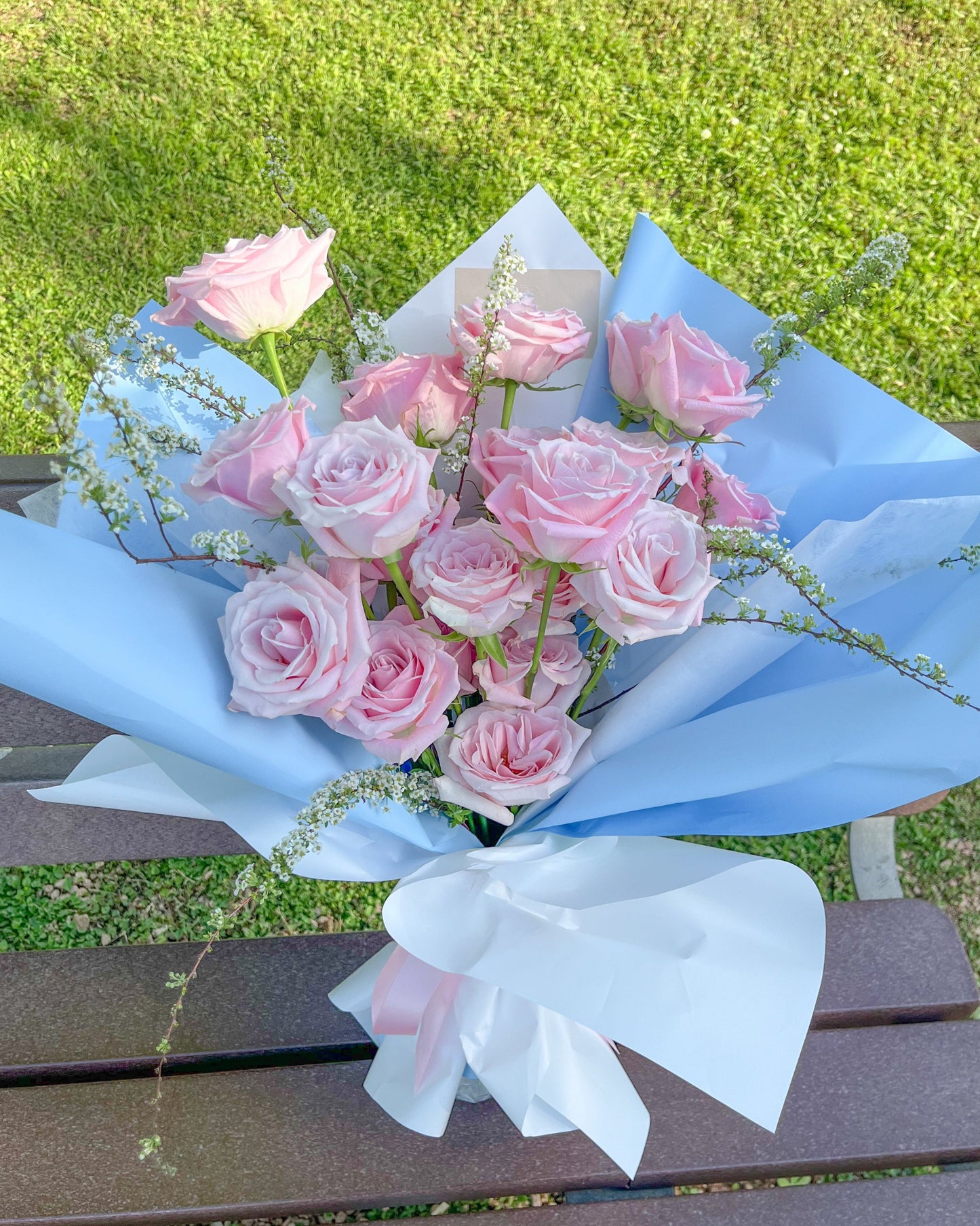 Escimo Breeze Roses Bouquet