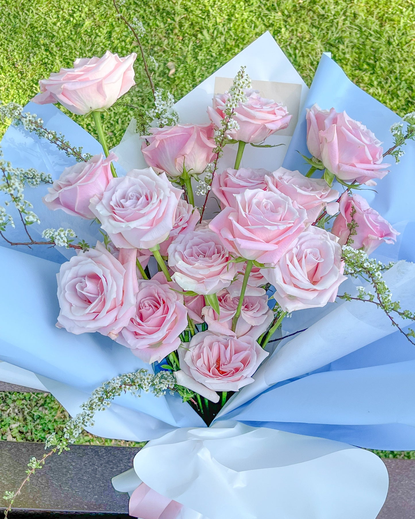 Escimo Breeze Roses Bouquet